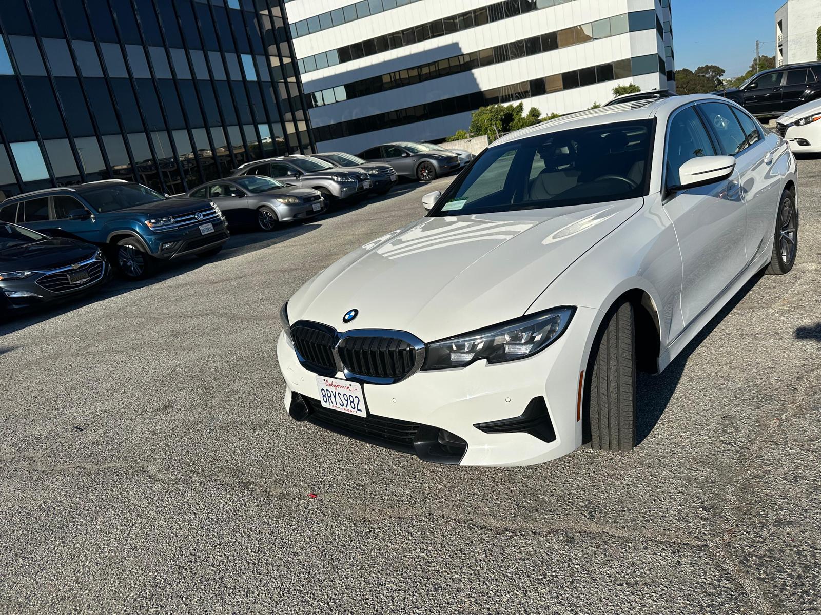 BMW 330i – WHITE